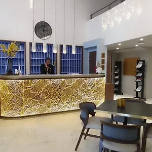 Domitys L'ellipse , Paryż Francja